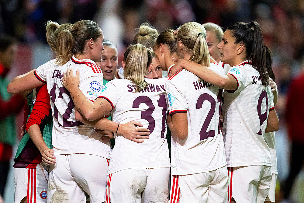 UEFA Womens Champions League Bayern Munich vs Arsenal Photo