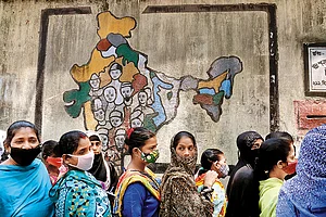 Photo: Getty Images : Participatory Governance: Voters stand in line at a polling station in Kolkata