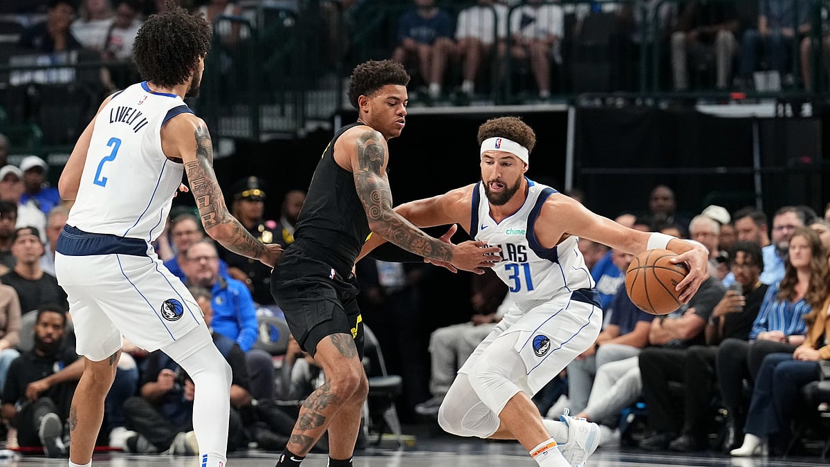 Klay Thompson in action on his Dallas Mavericks debut