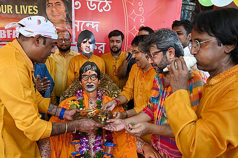 Fans celebrate Bachchan's birthday