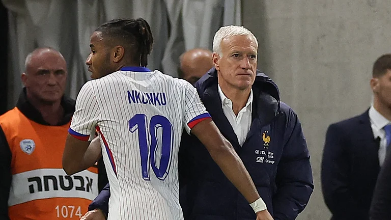 France coach Didier Deschamps looks on against Israel - null