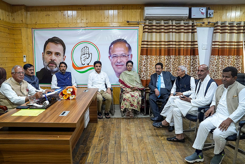 J&K Congress Chief meets new MLAs