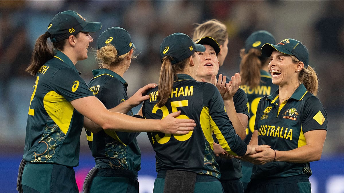AP Photo/Altaf Qadri : Australian players celebrate the wicket of Pakistan's Aliya Riaz during the ICC Women's T20 World Cup 2024 match between Pakistan and Australia at Dubai International Stadium, United Arab Emirates, Friday, Oct. 11, 2024.