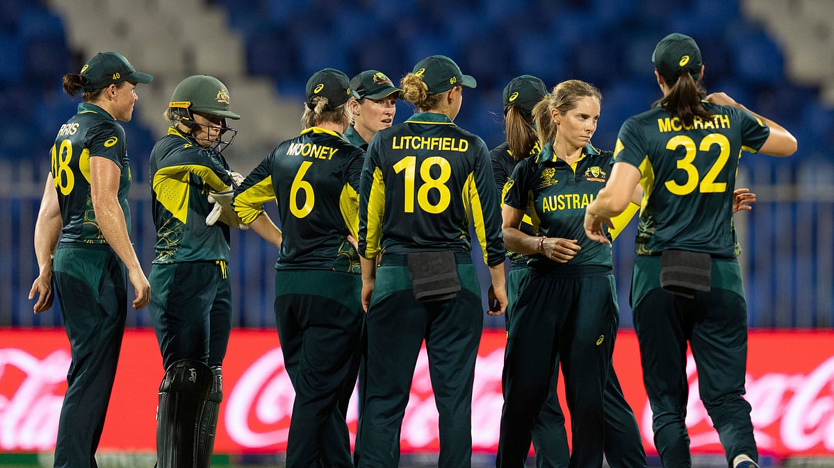 (AP Photo/Altaf Qadri) : Australian players celebrate the wicket of New Zealand's Suzie Bates during the ICC Women's T20 World Cup 2024 match between Australia and New Zealand at Sharjah Stadium, United Arab Emirates, Tuesday, Oct. 8, 2024. 