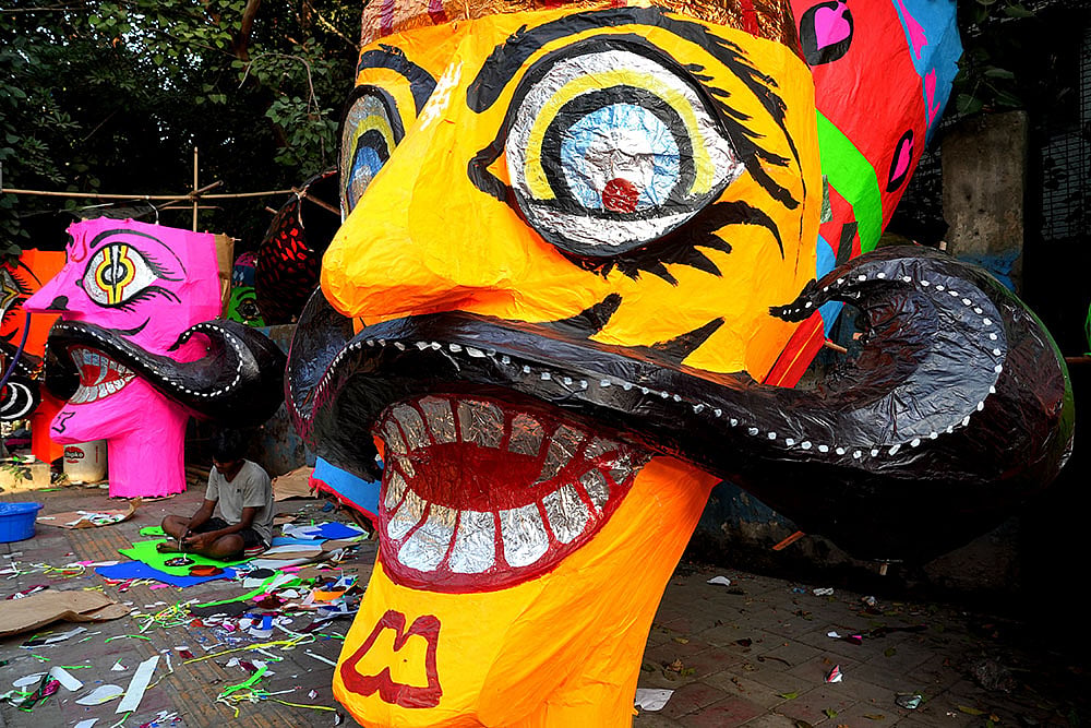 | Photo: Suresh K Pandey/Outlook : Colourful effigies of Raavan on sale at a sidewalk in Delhi’s Titarpur ahead of Dussehra. 