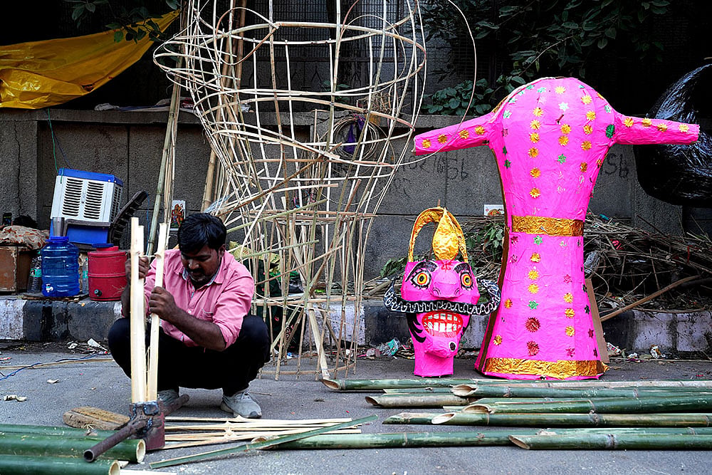 Dussehra 2024 Effigies of Raavan on sale in Delhi’s Titarpur_9