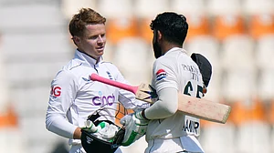 AP Photo/Anjum Naveed : England's Ollie Pope, left, shakes hand with Pakistan's Aamer Jamal on the end of the first test cricket match between Pakistan and England, in Multan.