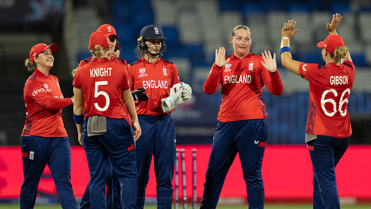 AP Photo/Altaf Qadri : England's Sophie Ecclestone, second right, celebrates the wicket of South Africa's Marizanne Kapp with her teammates during the ICC Women's T20 World Cup 2024 match between England and South Africa at Dubai International Stadium.