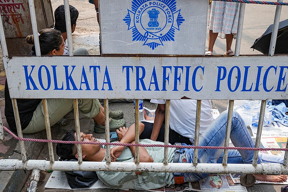 Kolkata doctor rape and murder Junior doctors hunger strike in Kolkata_10