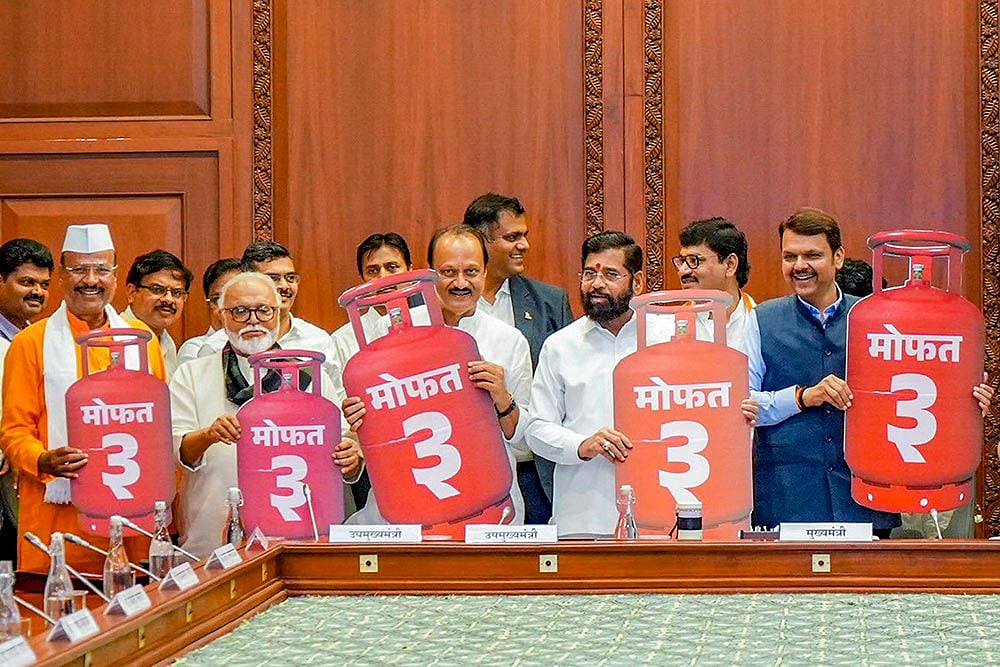 Photo: PTI : Maha CM, Dy CMs at Annapurna Yojana event