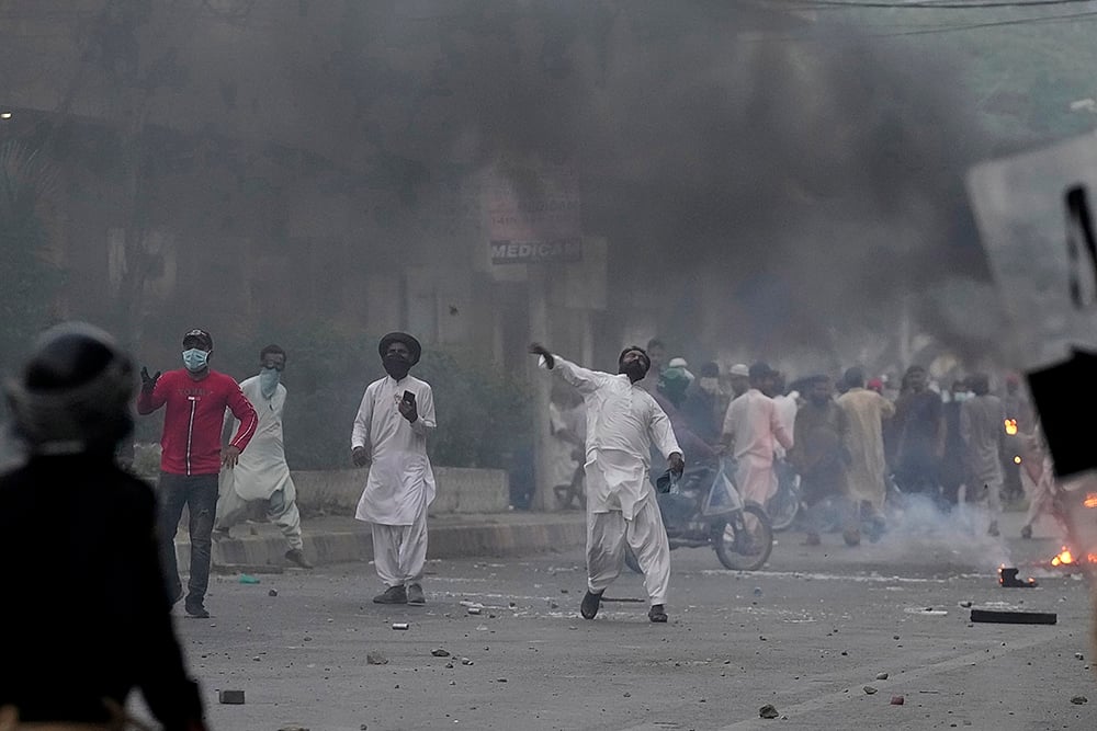 Pakistan Violence Tehreek-e-Labbaik Pakistan party supporters clash in Karachi_6