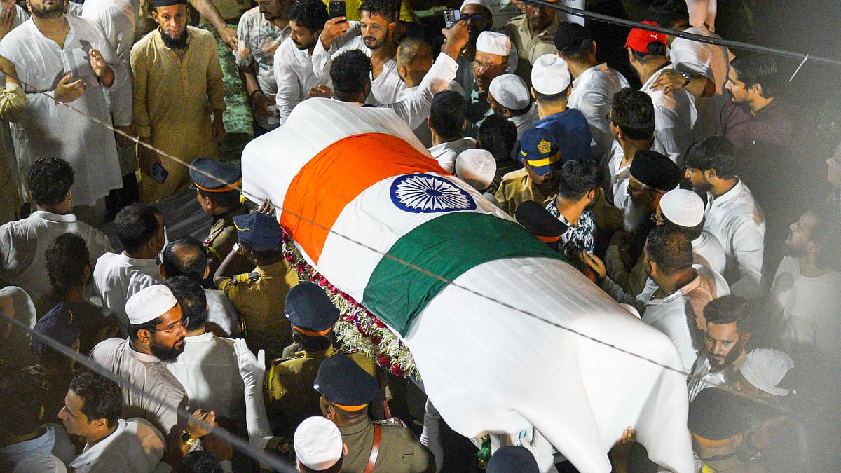 | Photo: PTI : Baba Siddique's Funeral Held With State Honours, Manhunt On For Attackers 