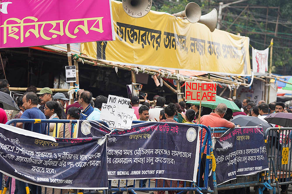 Kolkata doctor rape and murder Junior doctors hunger strike in Kolkata_4