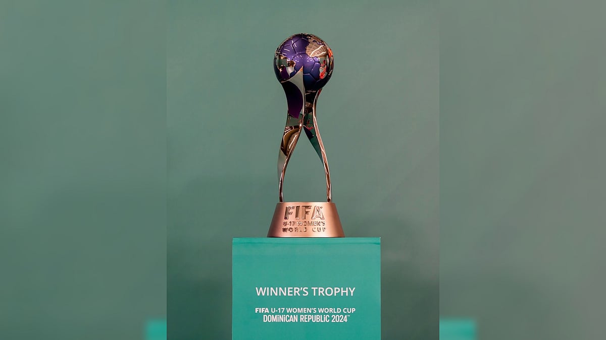 X/FIFAcom : FIFA U17 Women's World Cup trophy