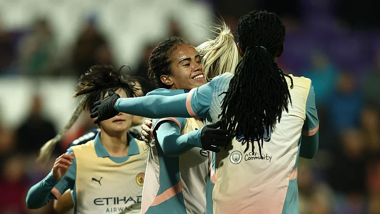 Man City celebrate Fowler's winner - null