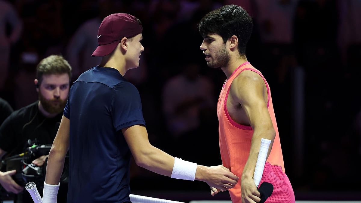 Alcaraz (right) is congratulated by Rune following their battle