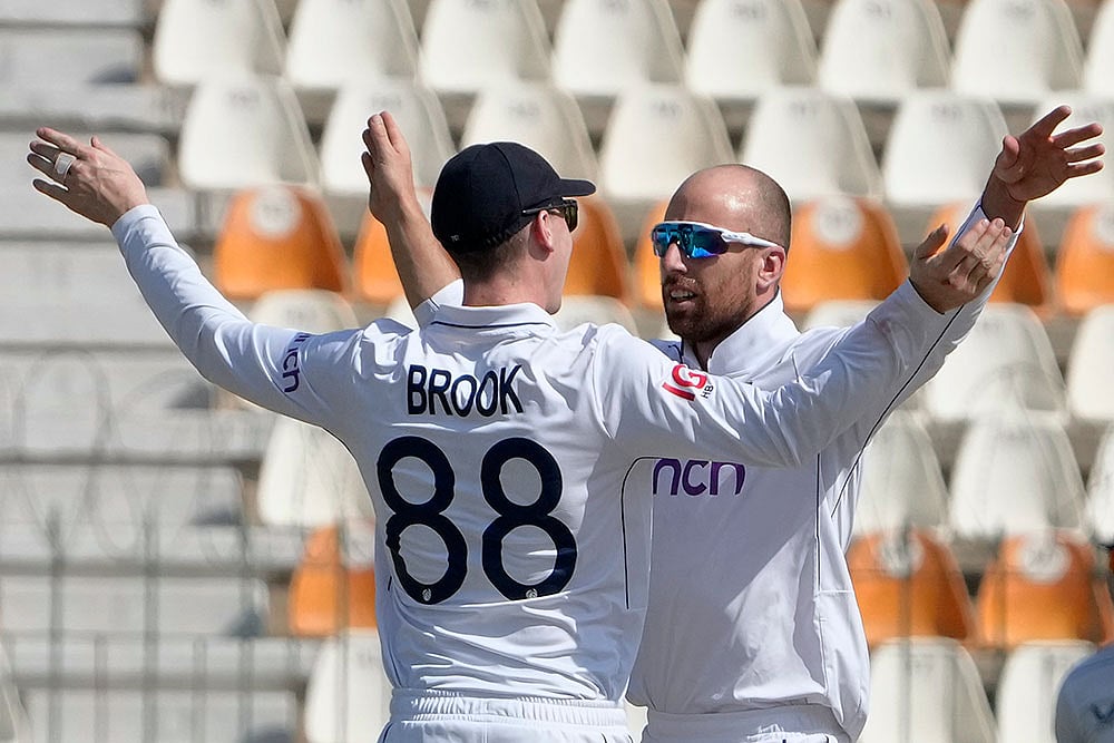 Pakistan vs England 2nd Test - Jack Leach & brook