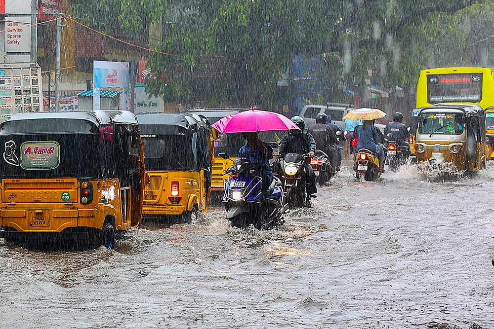 Tamil Nadu weather Chennai waterlogged after hevay Rains photo gallery_4