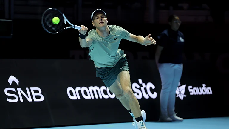Jannik Sinner downed Daniil Medvedev to reach the 6 Kings Slam semi-finals - null