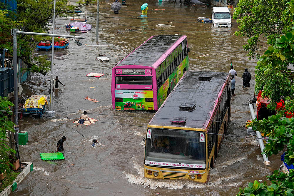 Tamil Nadu weather Chennai waterlogged after hevay Rains photo gallery_6