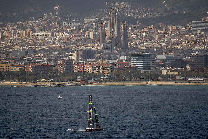 Louis Vuitton 37th Americas Cup Day 4 race 5 photo gallery_3