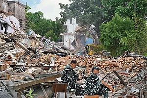 Photo: Getty Images : Homeless: A demolition drive at the Khyber Pass in New Delhi on August 4, 2024