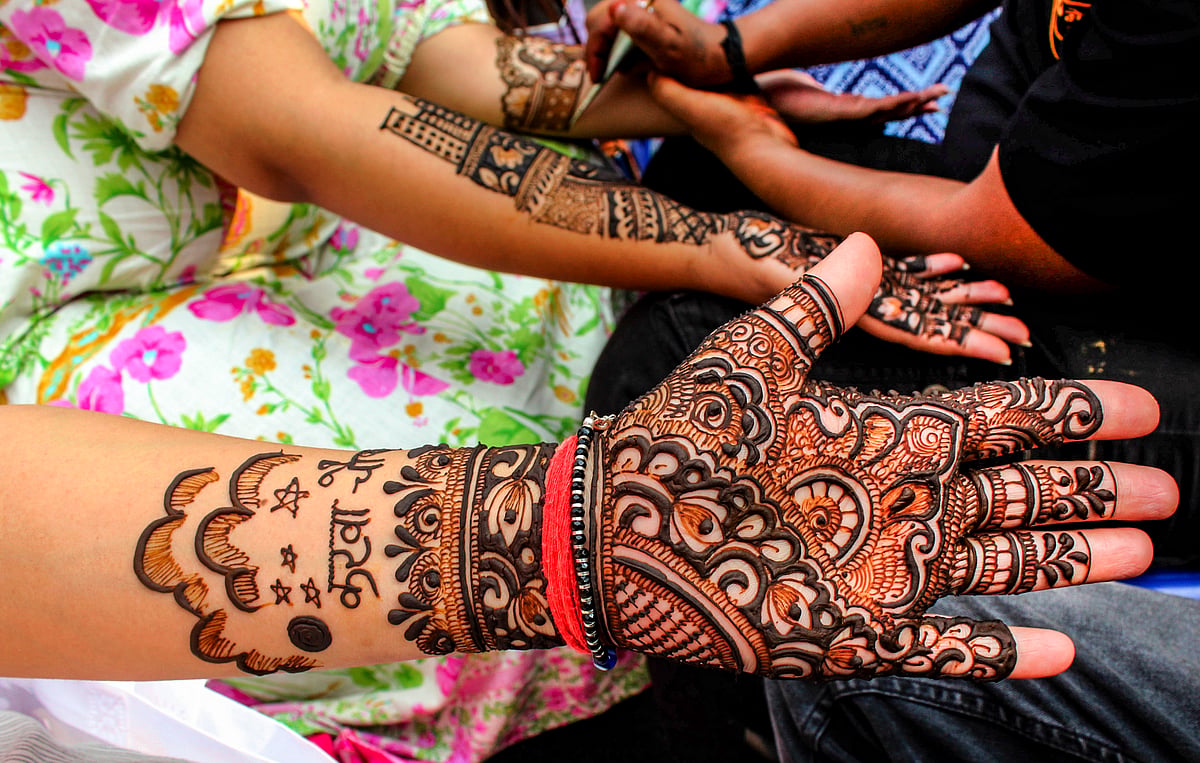 Karwa Chauth preparations in Dehradun