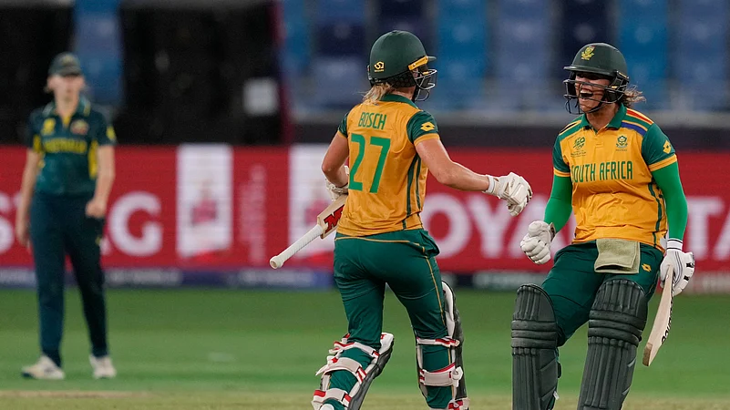 South Africas Anneke Bosch and Chloé Tryon celebrate. AP Photo