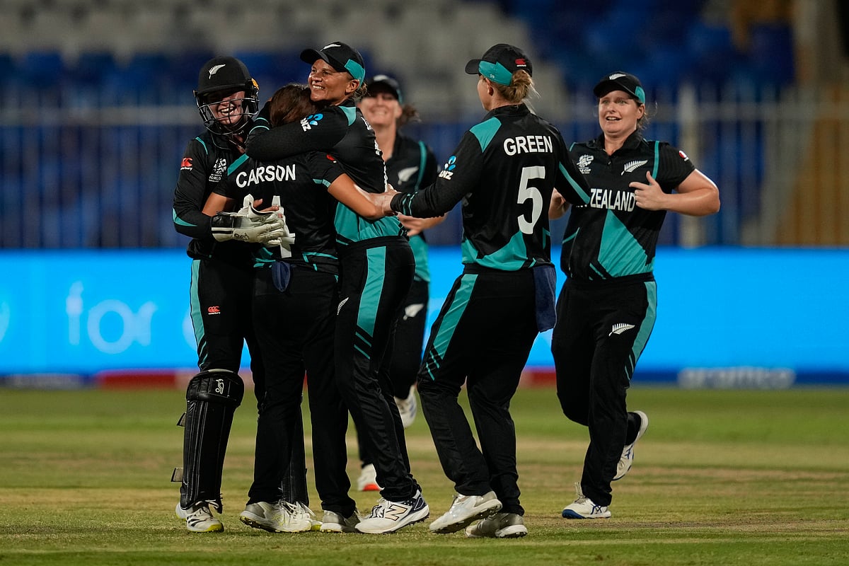  (AP Photo/Altaf Qadri) : New Zealand's players celebrates the dismissal of West Indies' Qiana Joseph during the ICC Women's T20 World Cup 2024 semi-final match between New Zealand and West Indies at Sharjah Stadium, United Arab Emirates, Friday, Oct. 18, 2024.
