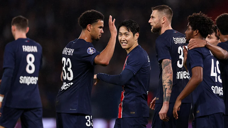 PSG-celebrating-victory