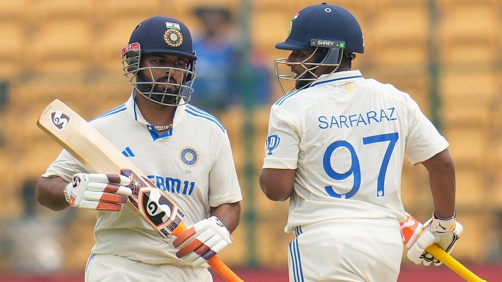 IND vs NZ, 1st Test: Sarfaraz Khan (right) runs alongside Rishabh Pant during the day four of the 1st Test in Bengaluru. - AP/Aijaz Rahi
