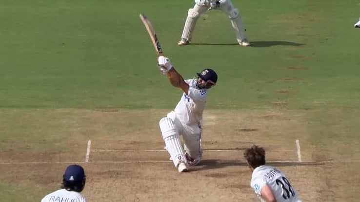IND vs NZ 2nd Test: Rishabh Pant hits Tim Southee out of the Chinnaswamy. - BCCI