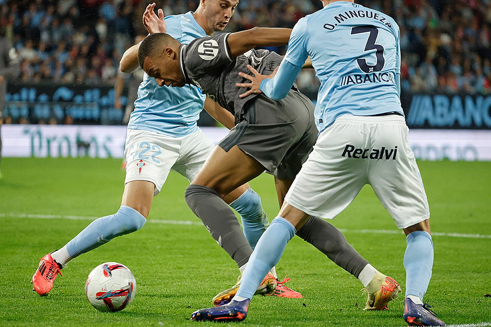 2024-25 Spain Soccer La Liga Celta Vigo vs Real Madrid photo gallery_ Javier Manquillo