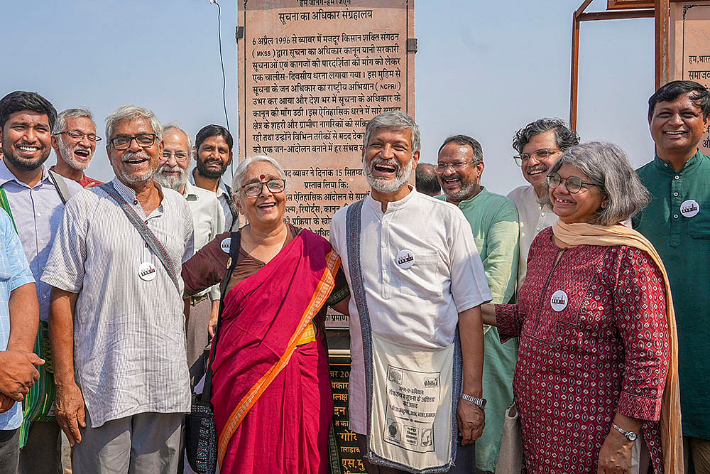 Aruna Roy and Nikhil Dey with former judge of the SC Justice Madan Lokur RTI Museum in Beawar