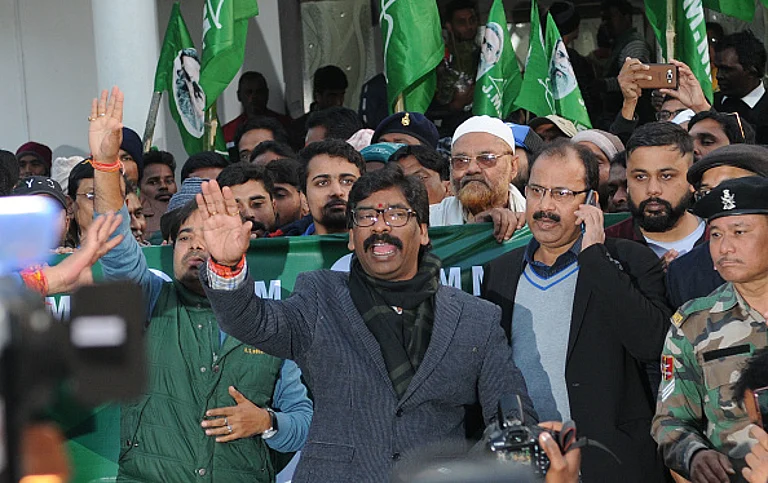 JMM working president and Chief Ministerial candidate Hemant Soren addressing a press conference at his residence on December 23, 2019 in Ranchi, India. - Diwakar Prasad/Hindustan Times via Getty Images