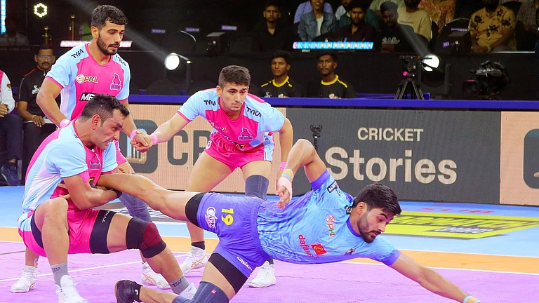 Action from the Pro Kabaddi League season 11 clash between Jaipur Pink Panthers and Bengal Warriorz in Hyderabad. - Special Arrangement