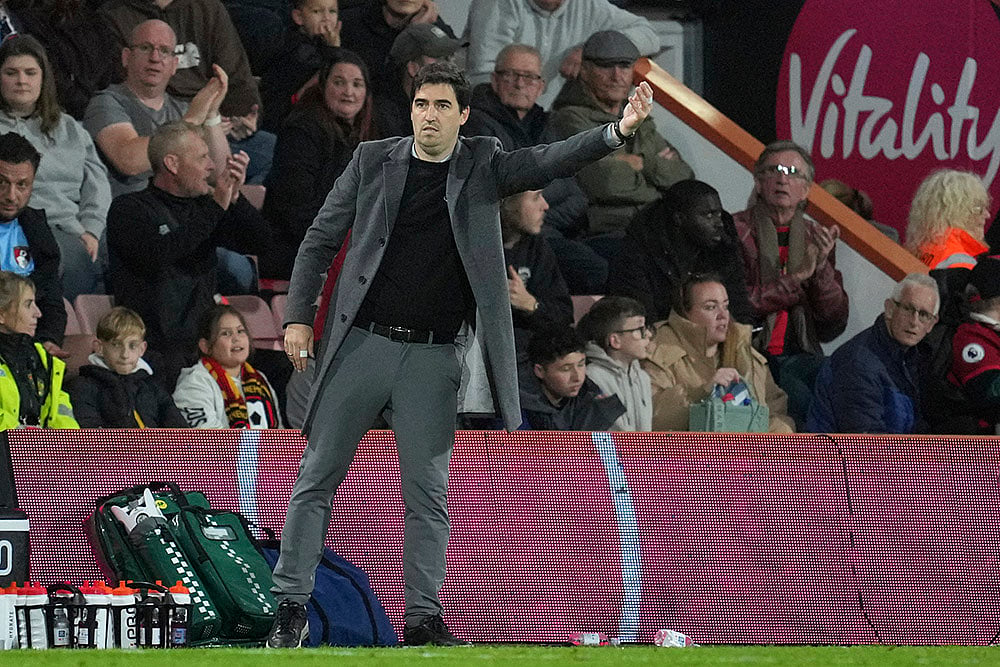 2024-25 English Premier League soccer Arsenal Vs Bournemouth photo gallery_Andoni Iraola