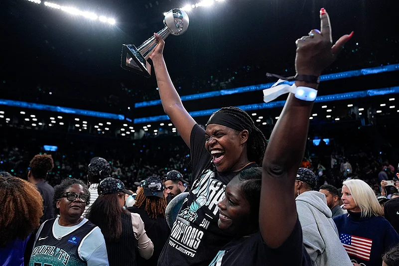 2024 WNBA Basketball Finals New York Liberty vs Minnesota Lynx photo gallery_ Jonquel Jones