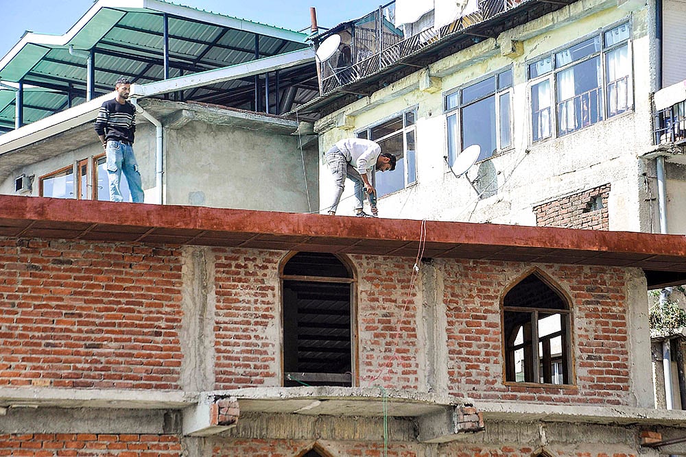 | Photo: PTI : (Image for Reoresentation) Demolition of Sanjauli mosque's illegal part