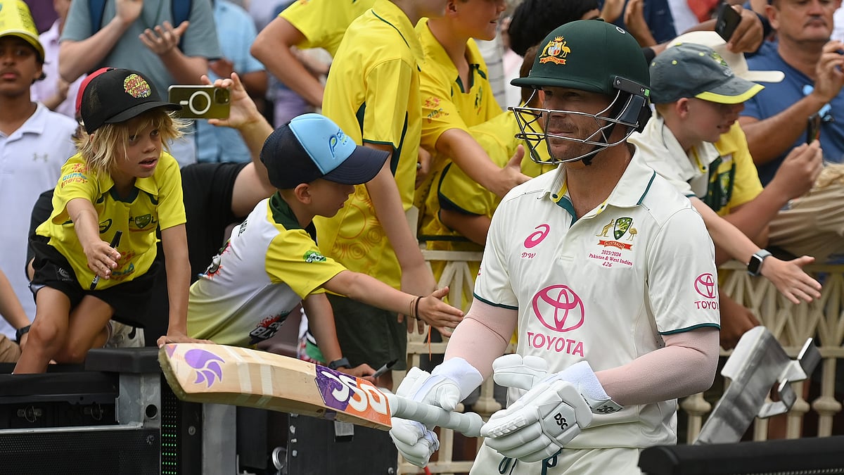X/ICC : David Warner.