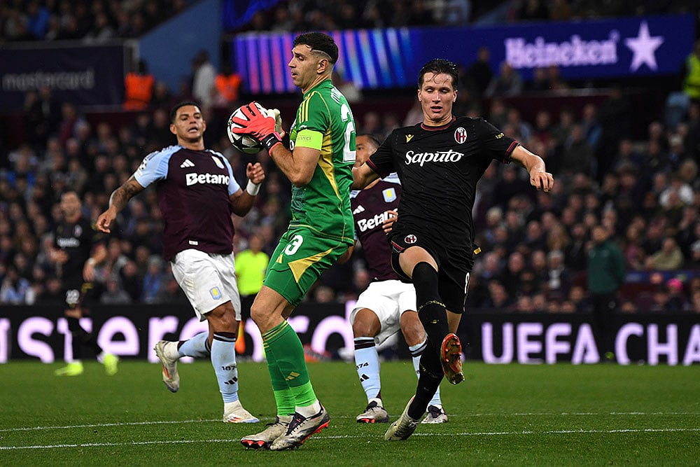 2024-25 UEFA Champions League soccer Aston Villa Vs Bologna Photo gallery_Emiliano Martinez