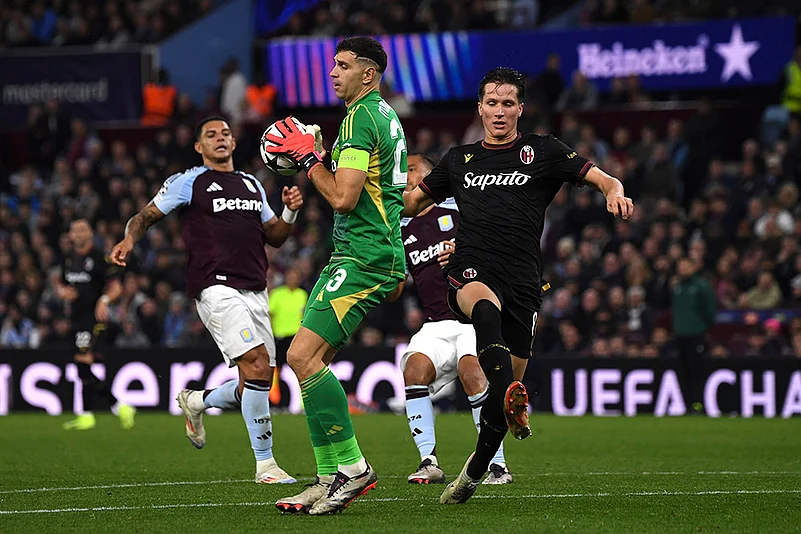 2024-25 UEFA Champions League soccer Aston Villa Vs Bologna Photo gallery_Emiliano Martinez