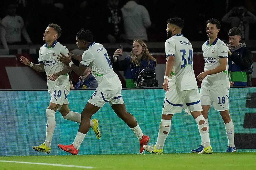 2024-25 UEFA Champions League soccer Paris Saint-Germain vs PSV Eindhoven Photo gallery_ Noa Lang