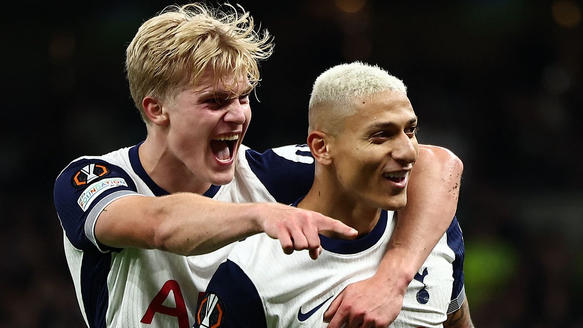 Richarlison (right) and Bergvall celebrate.