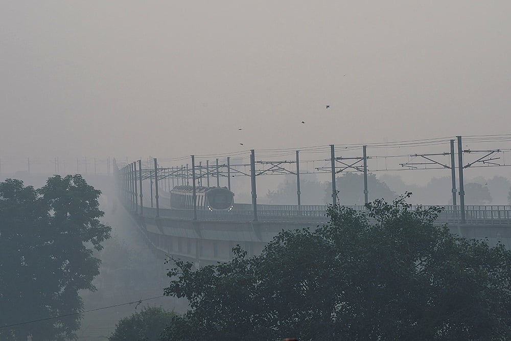 Photo: PTI/Atul Yadav : Delhi Engulfed in Smog