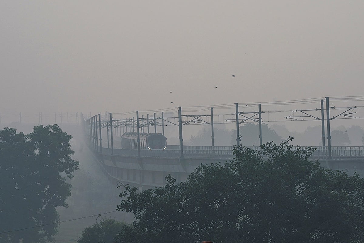 India Weather gallery: Air pollution in Delhi NCR_ Delhi metro