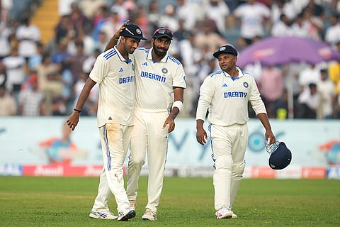 India Vs New Zealand 2nd Test: India's Washington Sundar, left, Jasprit Bumrah , centre, and Sarfaraz Khan celebrates the dismissal of New Zealand's Mitchell Santner 