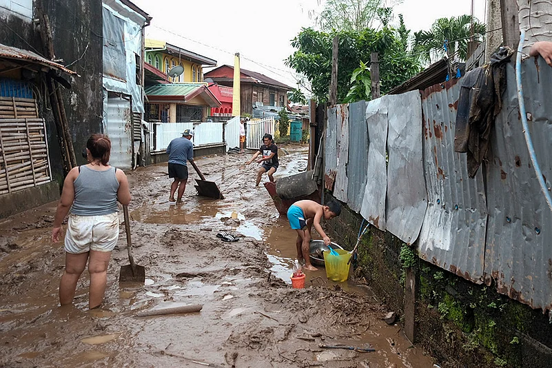 Philippines Albay province Tropical Storm Kristine (Trami) photo gallery_cleaning road after floods