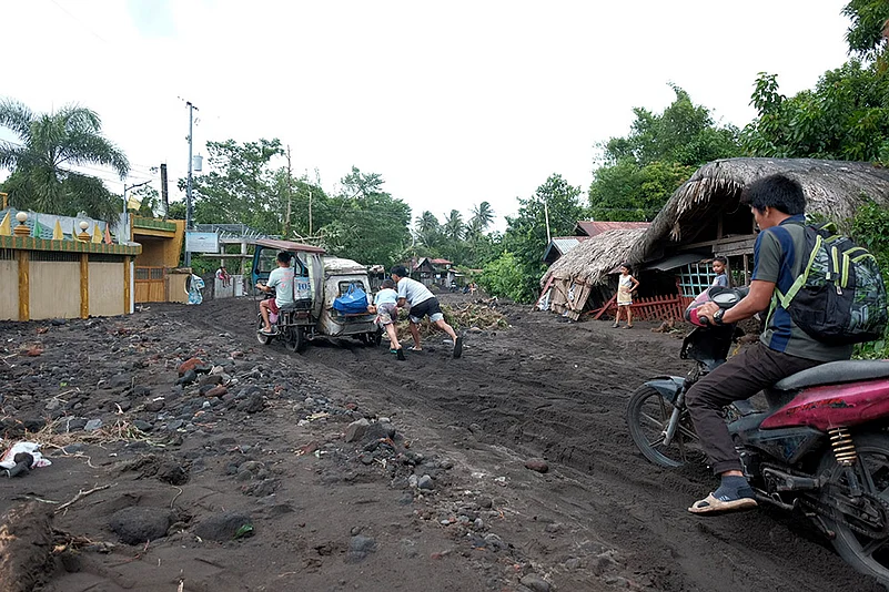 Philippines Albay province Tropical Storm Kristine (Trami) photo gallery_2