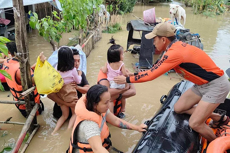 Philippines Albay province Tropical Storm Kristine (Trami) photo gallery_Philippine Coast Guard